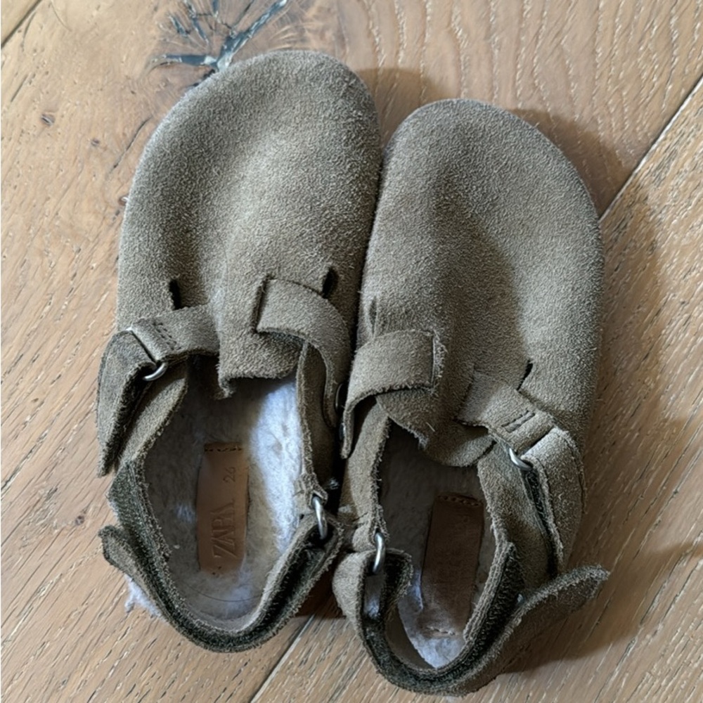 Zara toddler size 26 sherpa clogs slip-ons